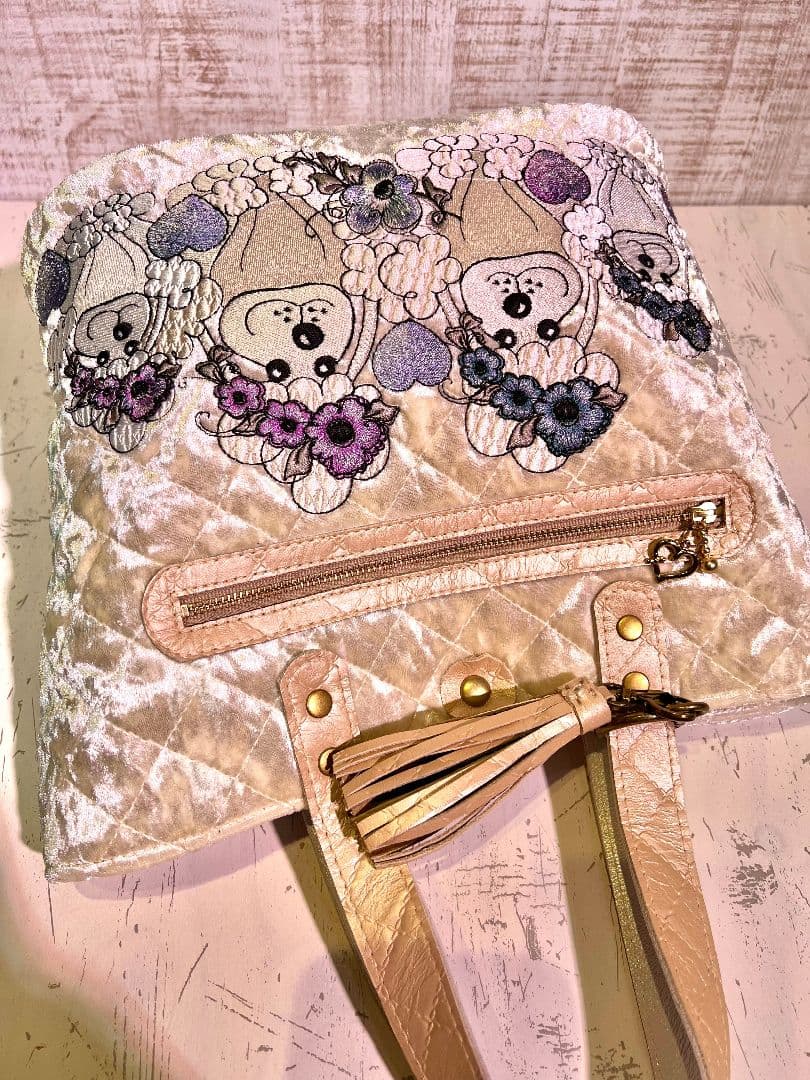 いたちページです。ロラライハリス♡刺繍の楕円底バッグ♡バッグのみ