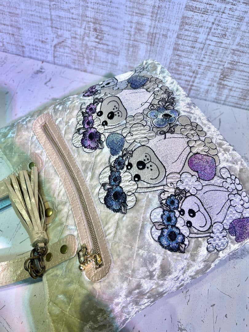 いたちページです。ロラライハリス♡刺繍の楕円底バッグ♡バッグのみ