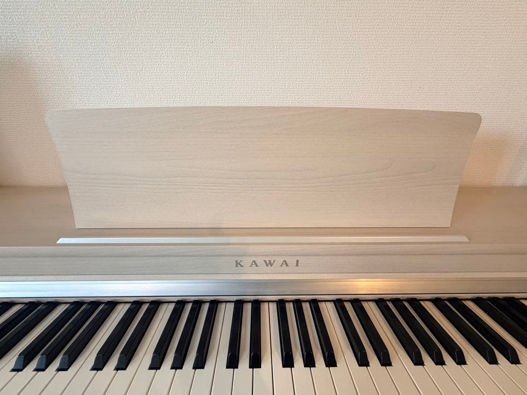 【美品】 KAWAI　CN201A　2022年12月購入品　ホワイト 椅子無し