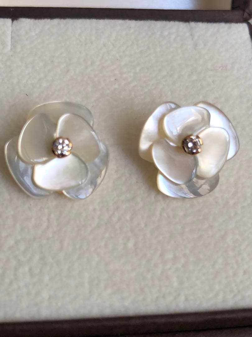 Ponte Vecchio ポンテヴェキオシェル フラワー ダイヤ ピアス