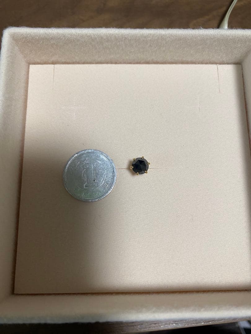 限界値　美品　天然ブラックダイヤモンド　一粒ピアス1ctK18