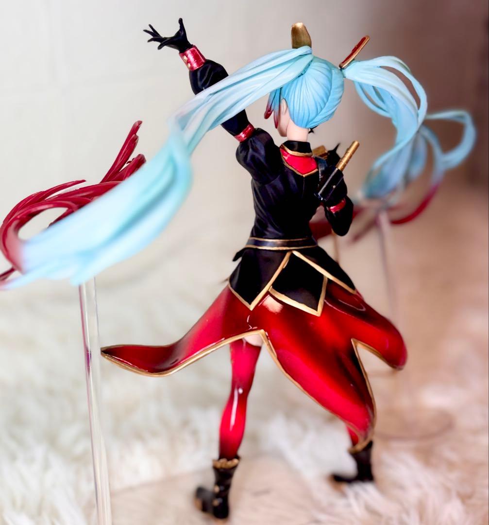 n*m様 初音ミク　フィギュア　リペイント　ガンダムコラボ　シャアカラーver