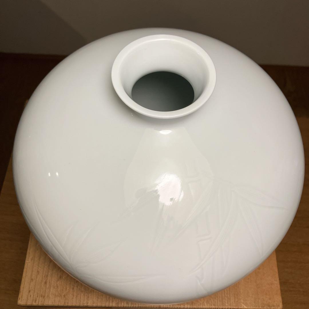 人間国宝　井上萬二　白磁彫文　壺　竹　笹　有田焼　白磁