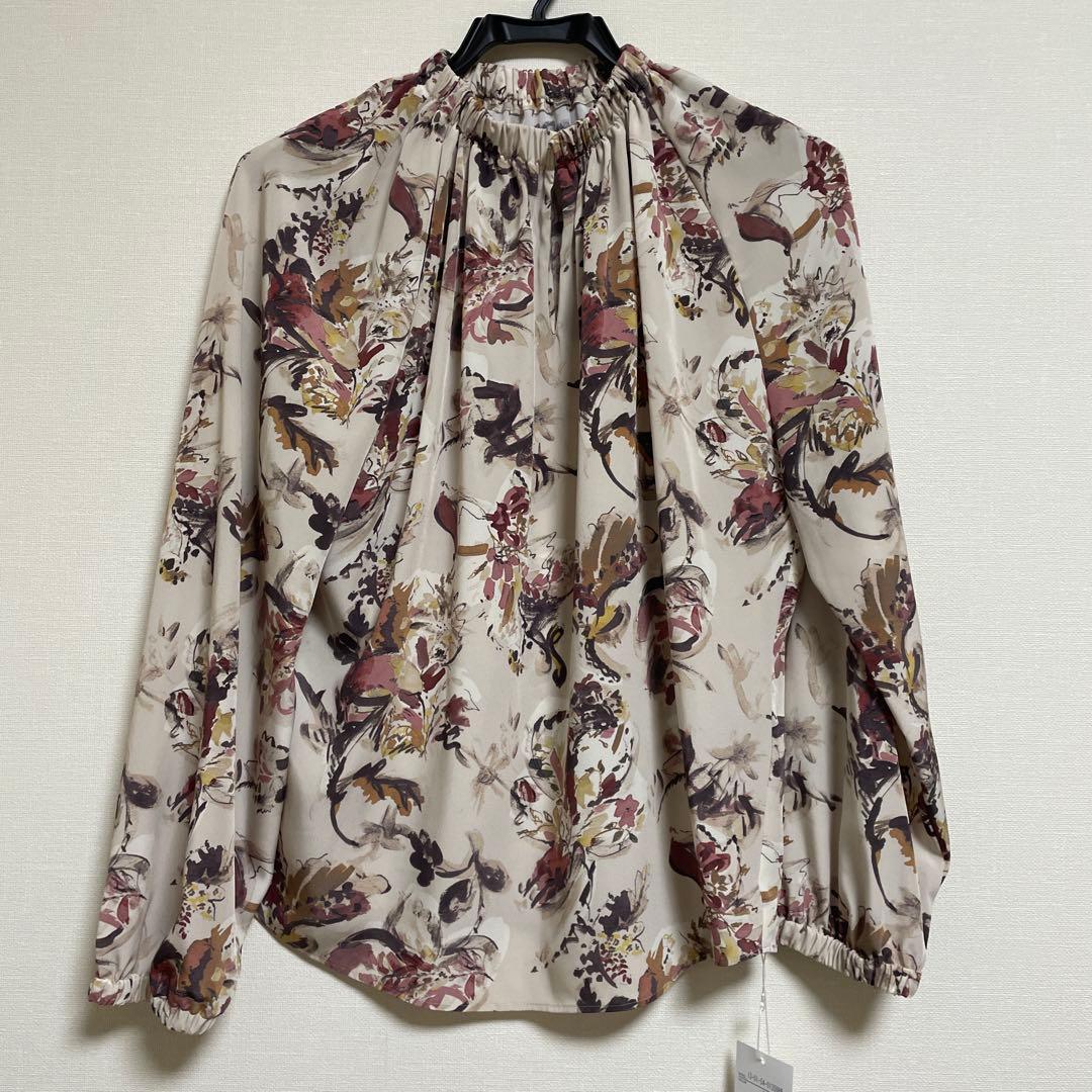 新品未使用タグ付き　トゥモローランドコレクション　花柄ブラウス