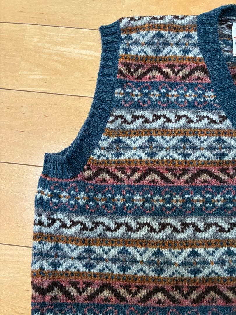 【美品】ジャミーソンズ（Jamieson's ）フェアアイル柄 ベスト