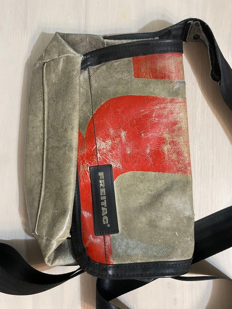 FREITAG メッセンジャーバッグ グレー 赤