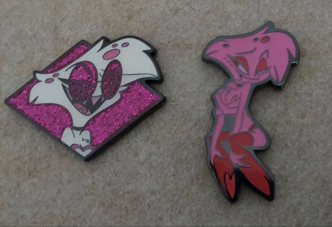 ピンズ・ピンバッジ・缶バッジ mina