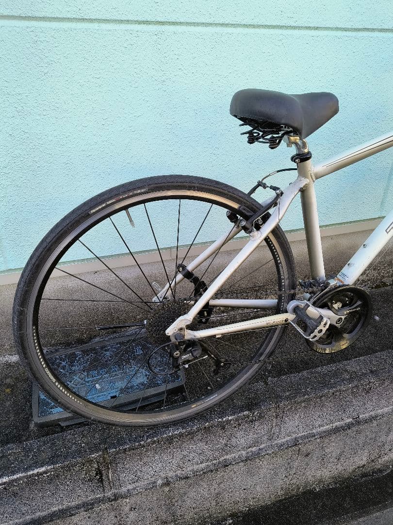 Trek7.3FXクロスバイク白700X28CサイズS位走る曲がる止まる問題無し