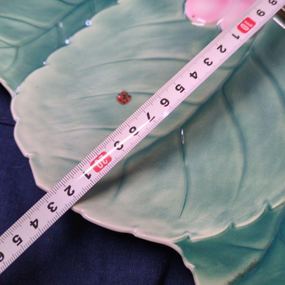 とても古い深川製の陶磁器、2羽の小鳥とてんとう虫