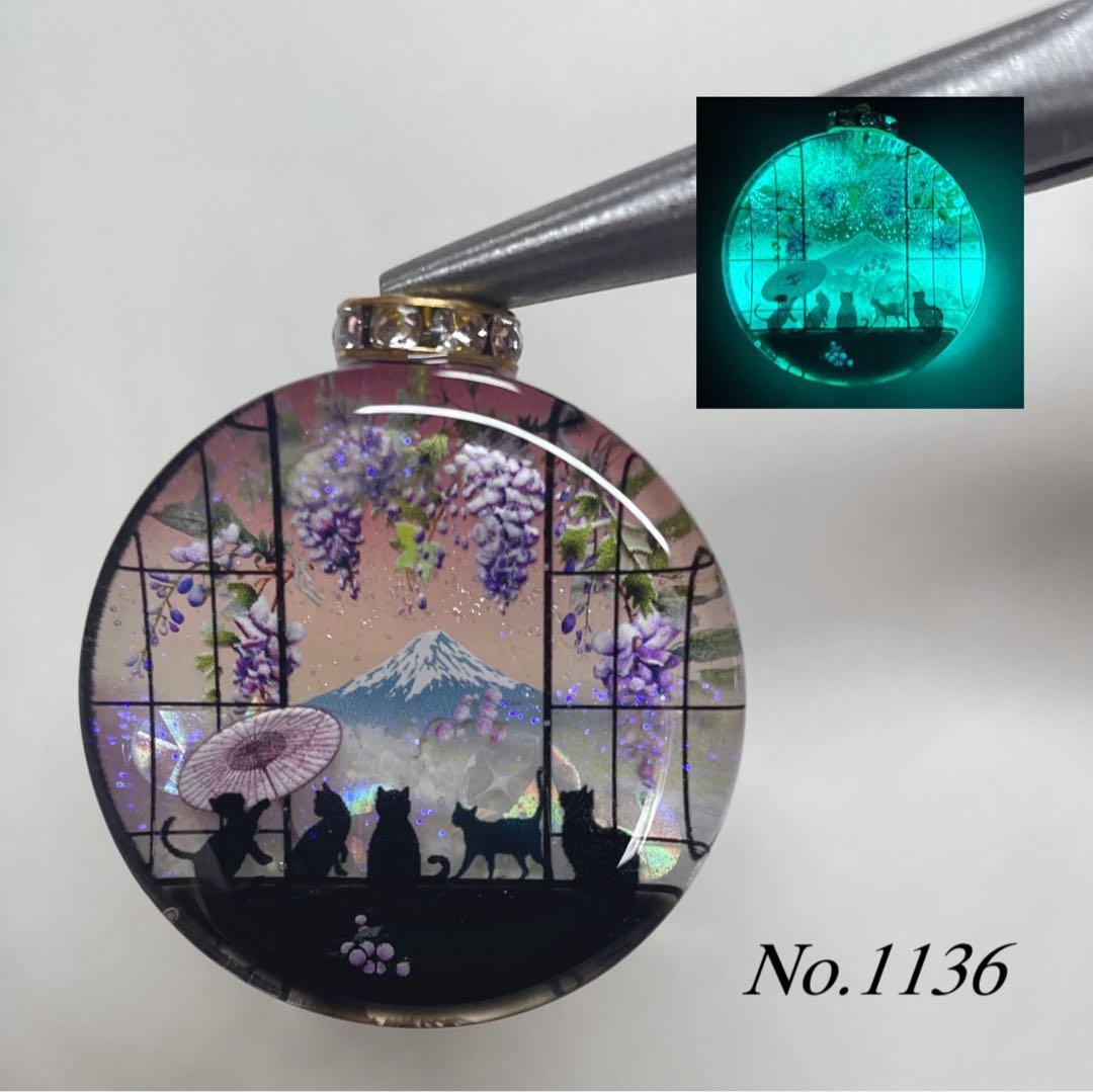 RUKURUKU/虹とチューリップ畑のうさぎ　オルゴナイトキーホルダー