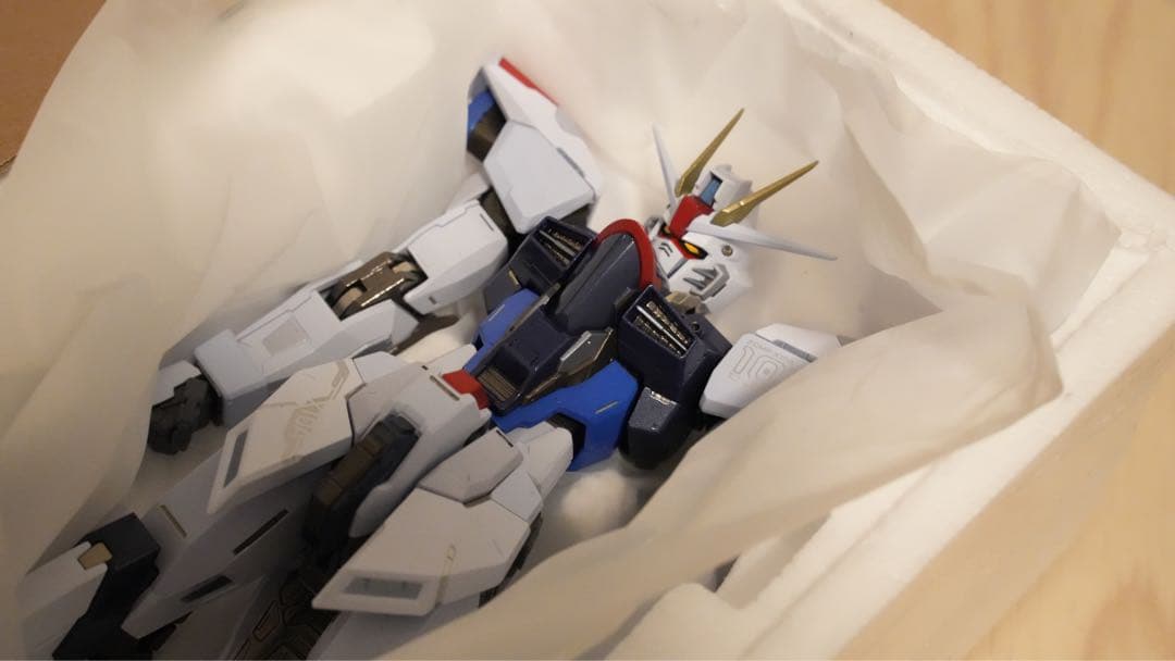 L BUILD メタルビルド　フリーダムガンダム　スノースパークル