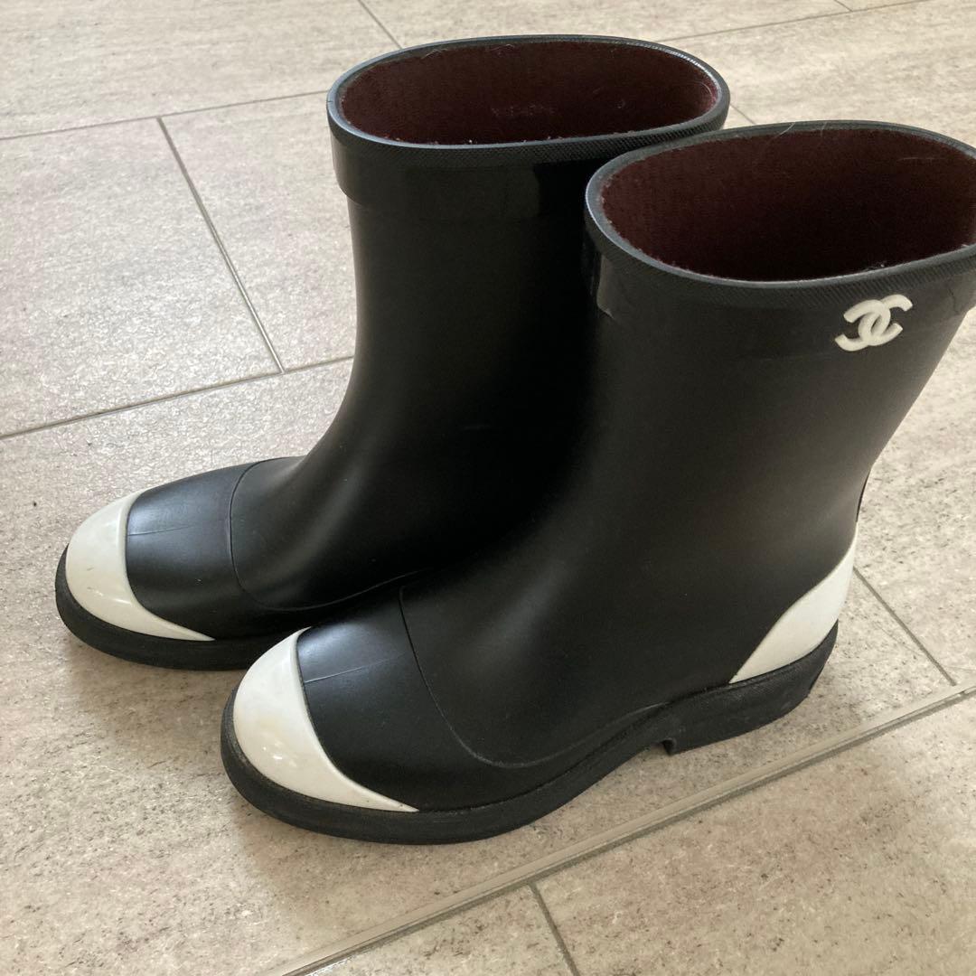 シャネルラバーレインブーツ