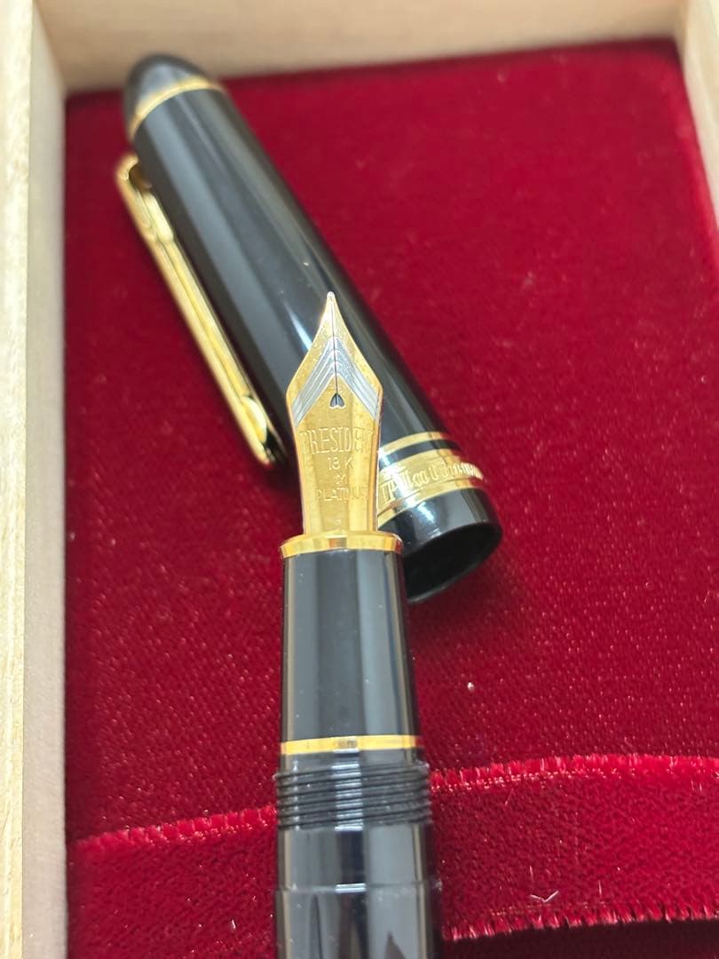 新品未使用　桐箱入　プラチナ プレジデント 万年筆 黒　18K M