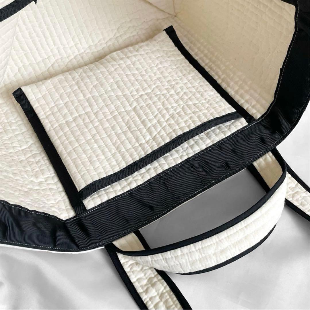 新作♡フリルギャザー　ヌビバッグ　オフホワイト×ブラック　パール　底板マグネット