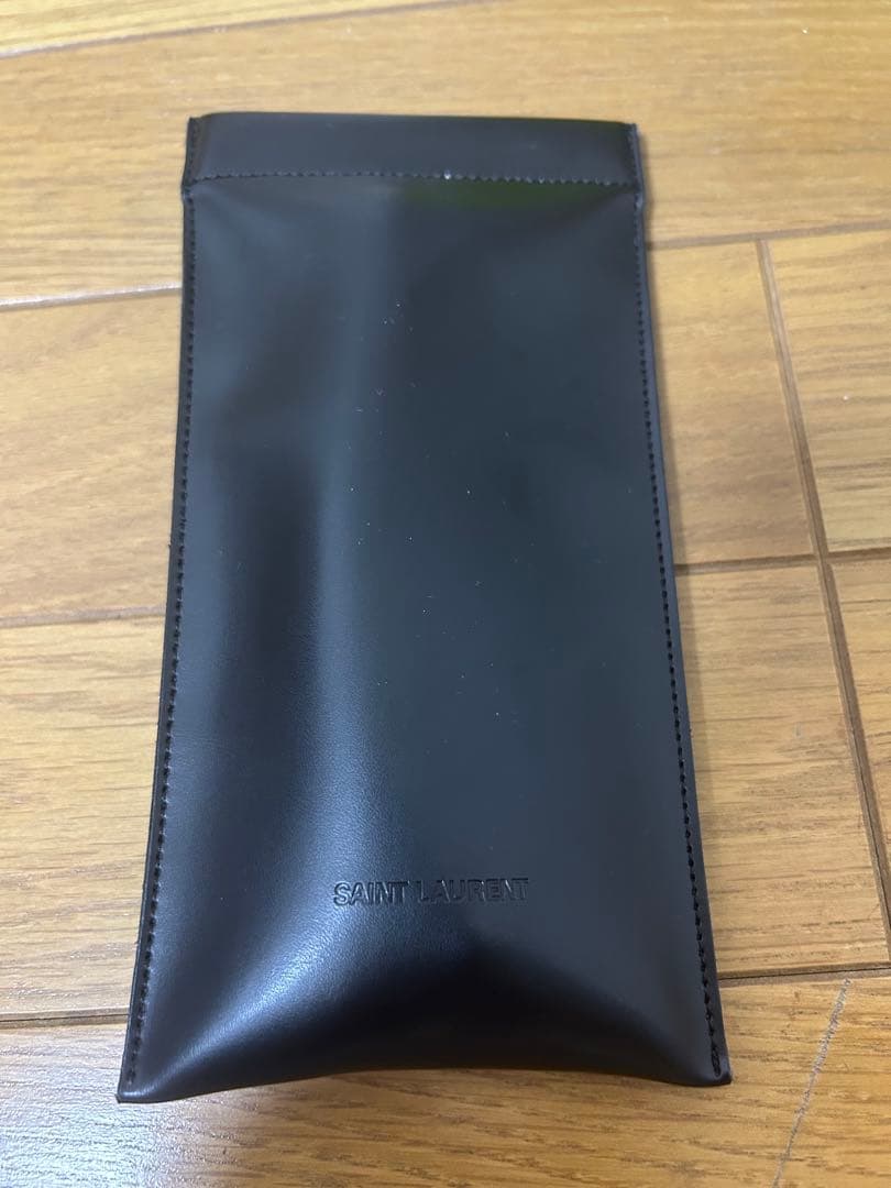 Saint Laurent ブラックサングラス