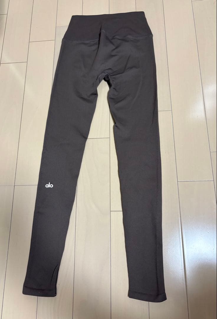 毛玉等なし！alo yoga ハイウェストリブレギンス XS