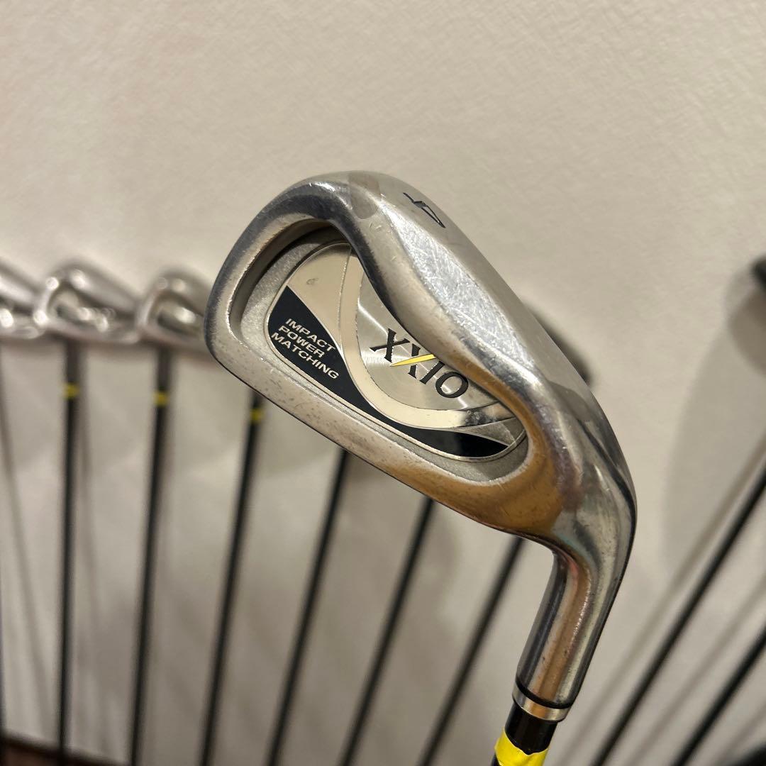 ゼクシオ4 メンズ R 13本　右利き　ゴルフクラブセット