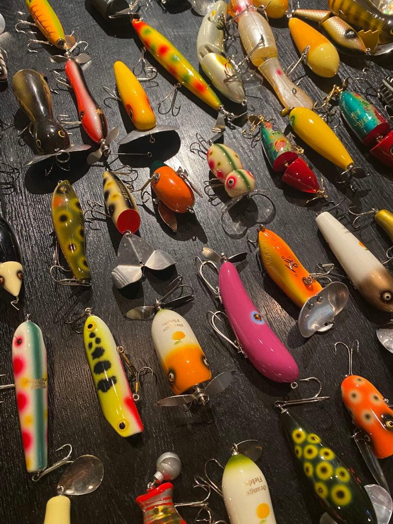 トップウォータールアーとタックルボックス