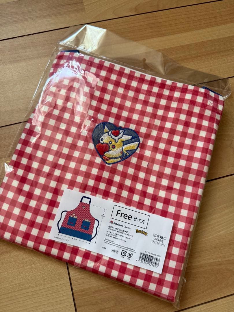 新品★ポケモン★ダイナー★ピカチュウ★ハート型クッション＆エプロン＆マスコット