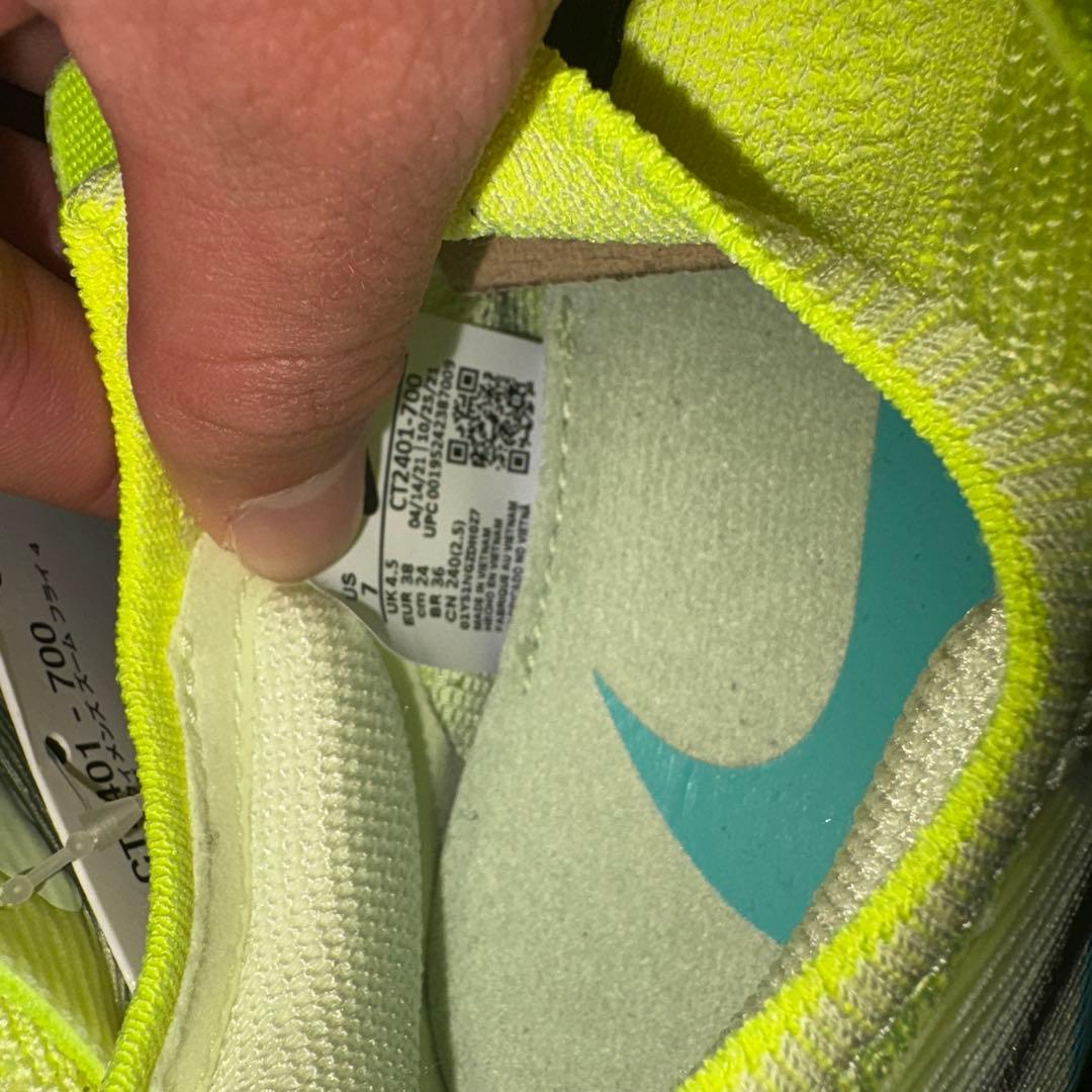 Nike ウィメンズ ズーム フライ 4