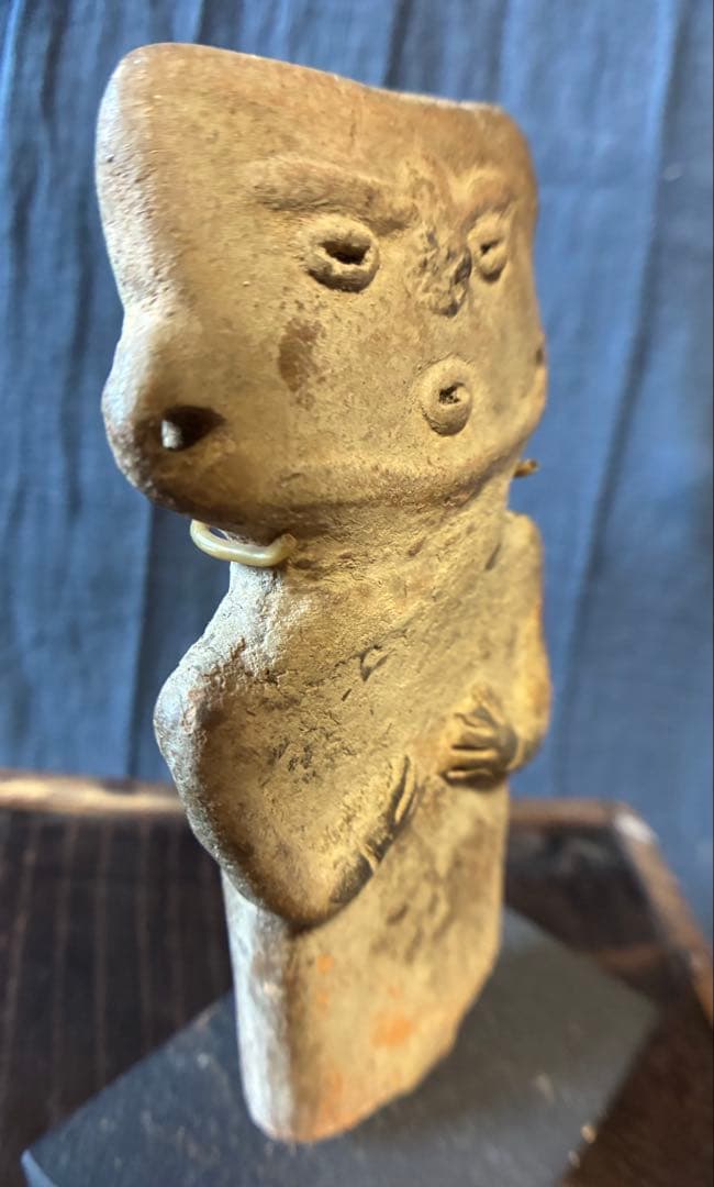 女性の土偶　発掘品　板状土偶　埴輪　縄文時代