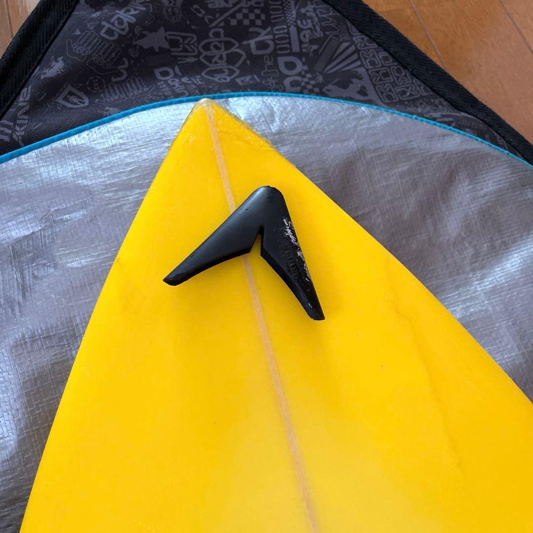BYERLY DX サーフボード 6'0\" イエロー。フィン、カバー、リーシュ付
