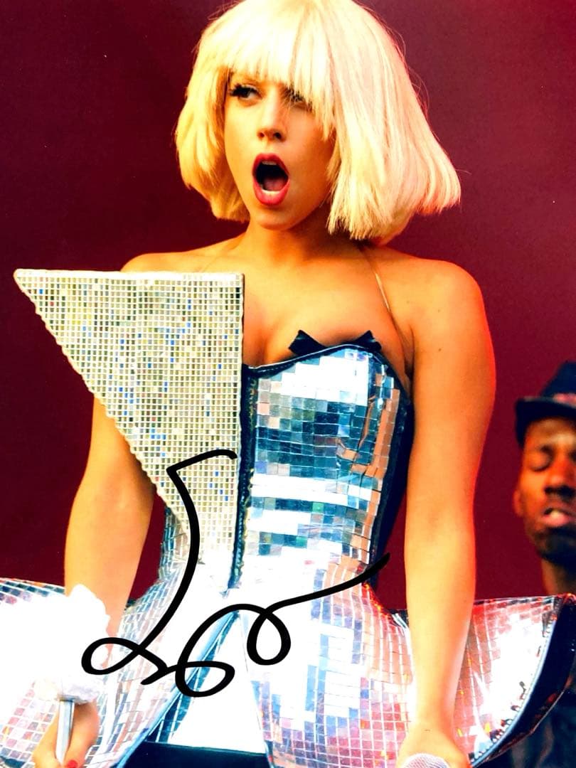 国歌斉唱…レディー・ガガ直筆サイン入り超大型写真…Lady Gaga…