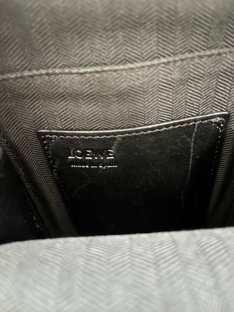 LOEWE バーティカルクロスボディ　ショルダーバック　ブラック