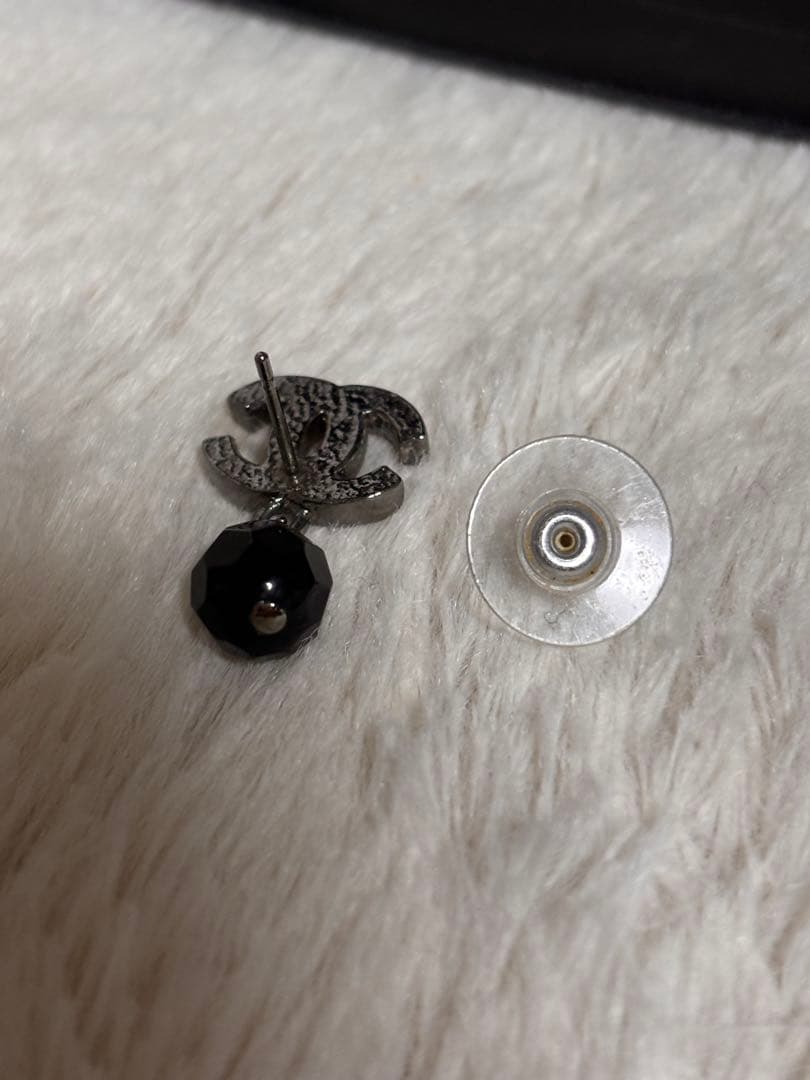 涼*子様 シャネル　ロゴピアス　片耳