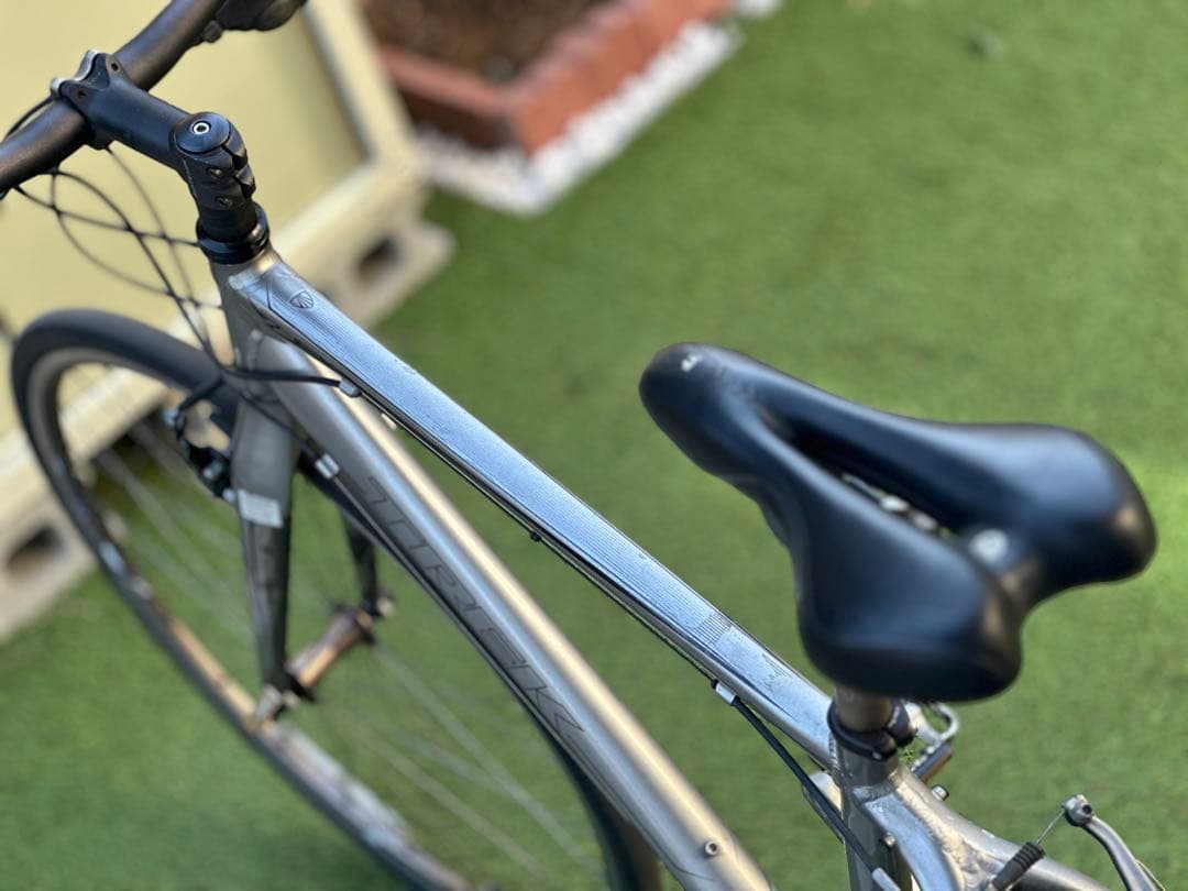 TREK 7.3FX クロスバイク（Deore/LX搭載・直接引取限定）