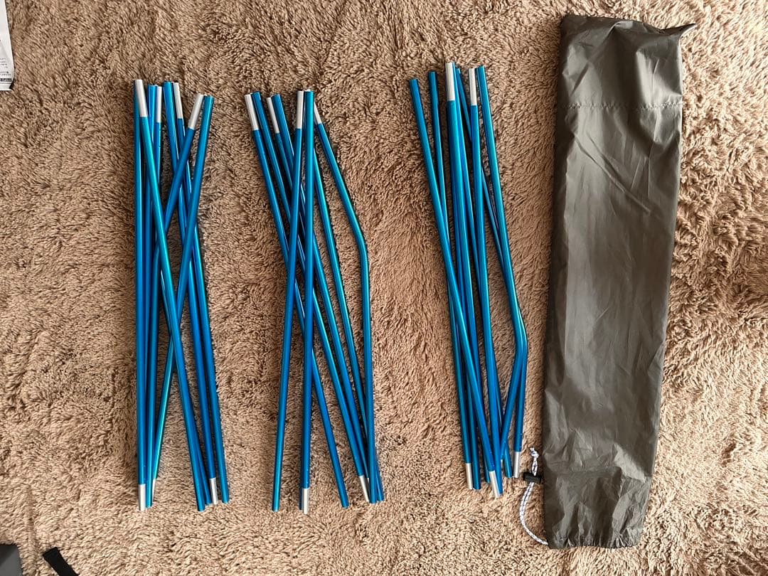 ホールアース　ハーフクーヘンsc 3〜４人用　かまぼこ型テント