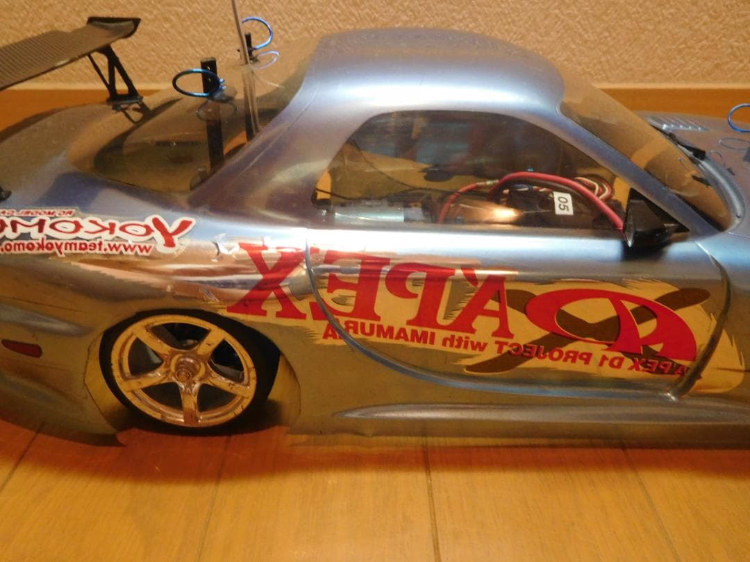 ラジコンカー　1/10 電動カー　4WD