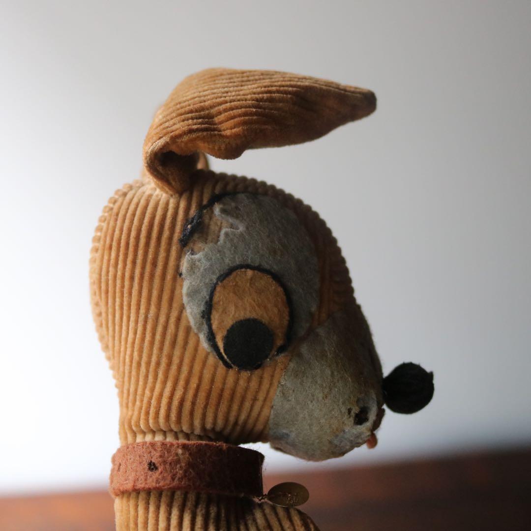 たち耳イヌのぬいぐるみ　おがくず人形 ブロカントヴィンテージアンティーク蚤の市