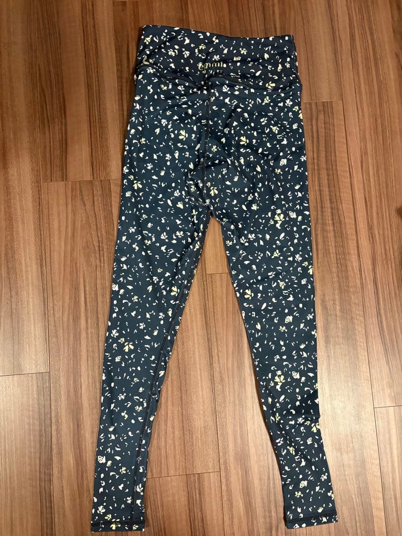 emmi yoga ネイビー　ブラ＆レギンスセット