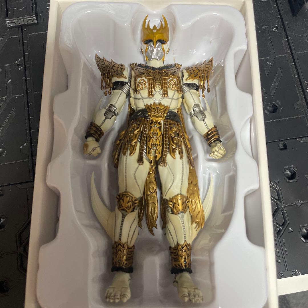 真骨彫 仮面ライダークウガ　アルティメットフォーム&ン・ダグバ・ゼバ　セット