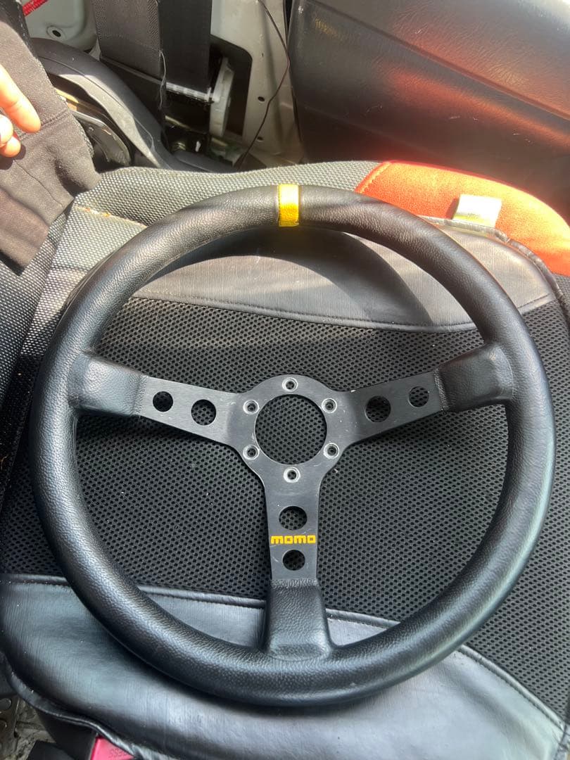 正規品　momo ステアリング　35パイ　ディープコーン