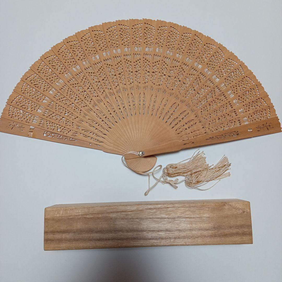 【宮脇賣扇庵】透かし彫り 白檀扇 扇子　日本舞踊　おしゃれ　綺麗　上品　格安