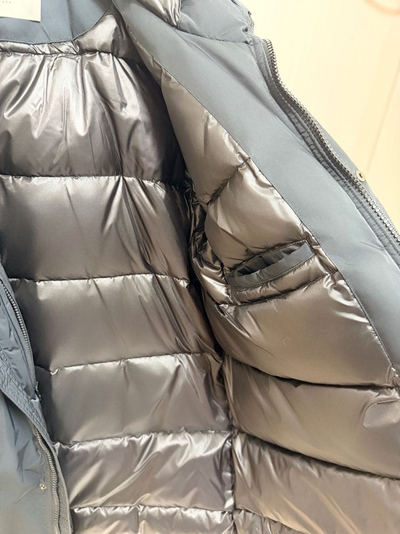 TOMORROWLANDトゥモローランド　フード付きダウンジャケットネイビー