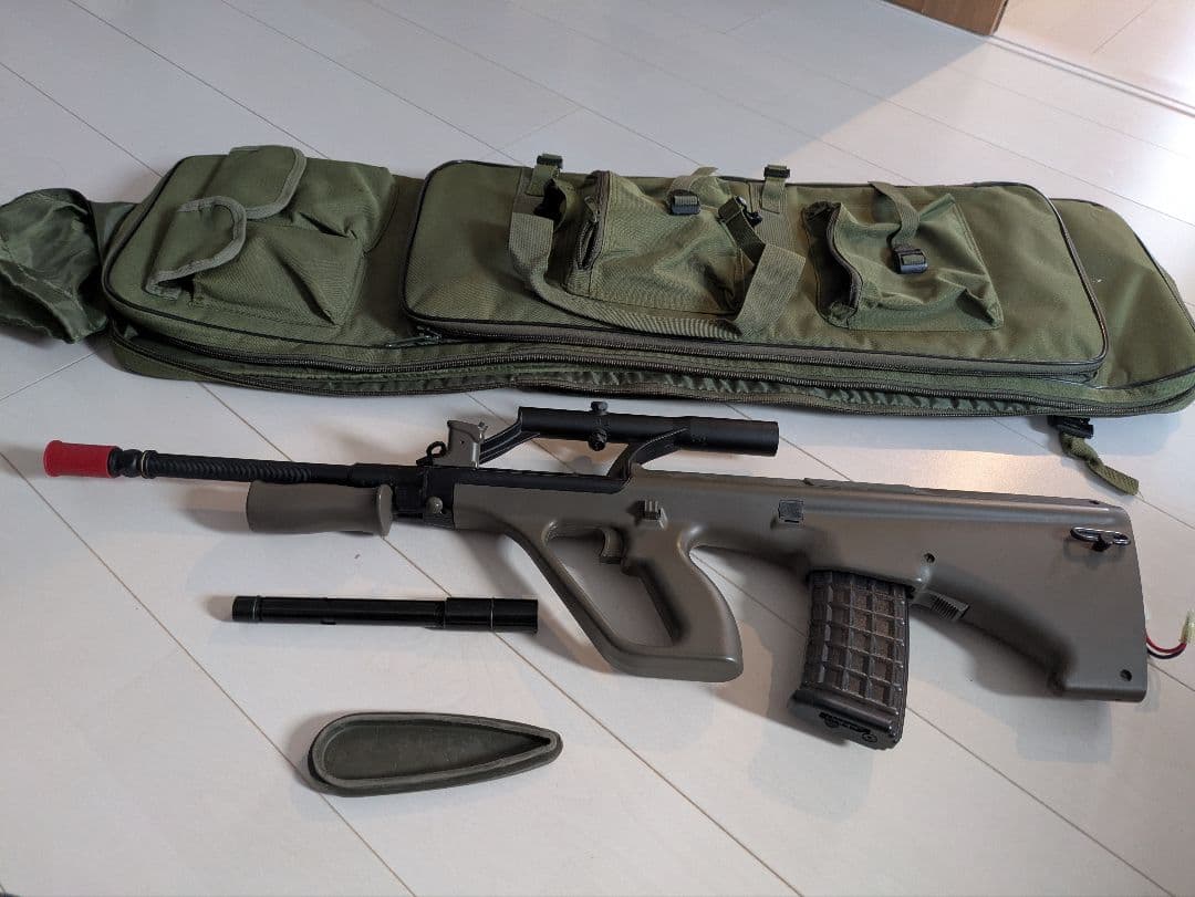 東京マルイ　電動ガン　ステアーAUG A1 実銃用スコープバッグ付き