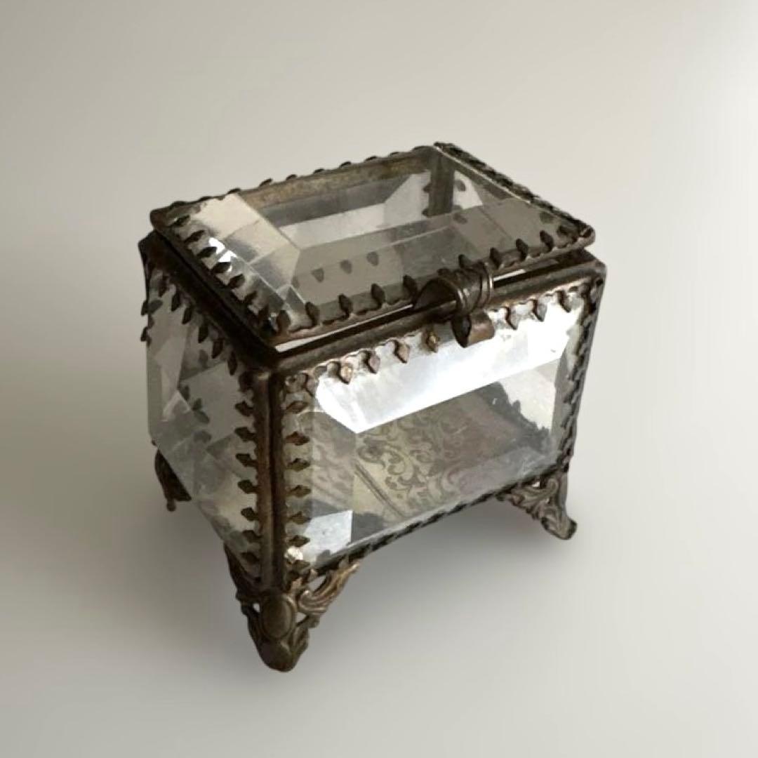 アンティーク　ガラスジュエリーボックス　ベベルドガラス