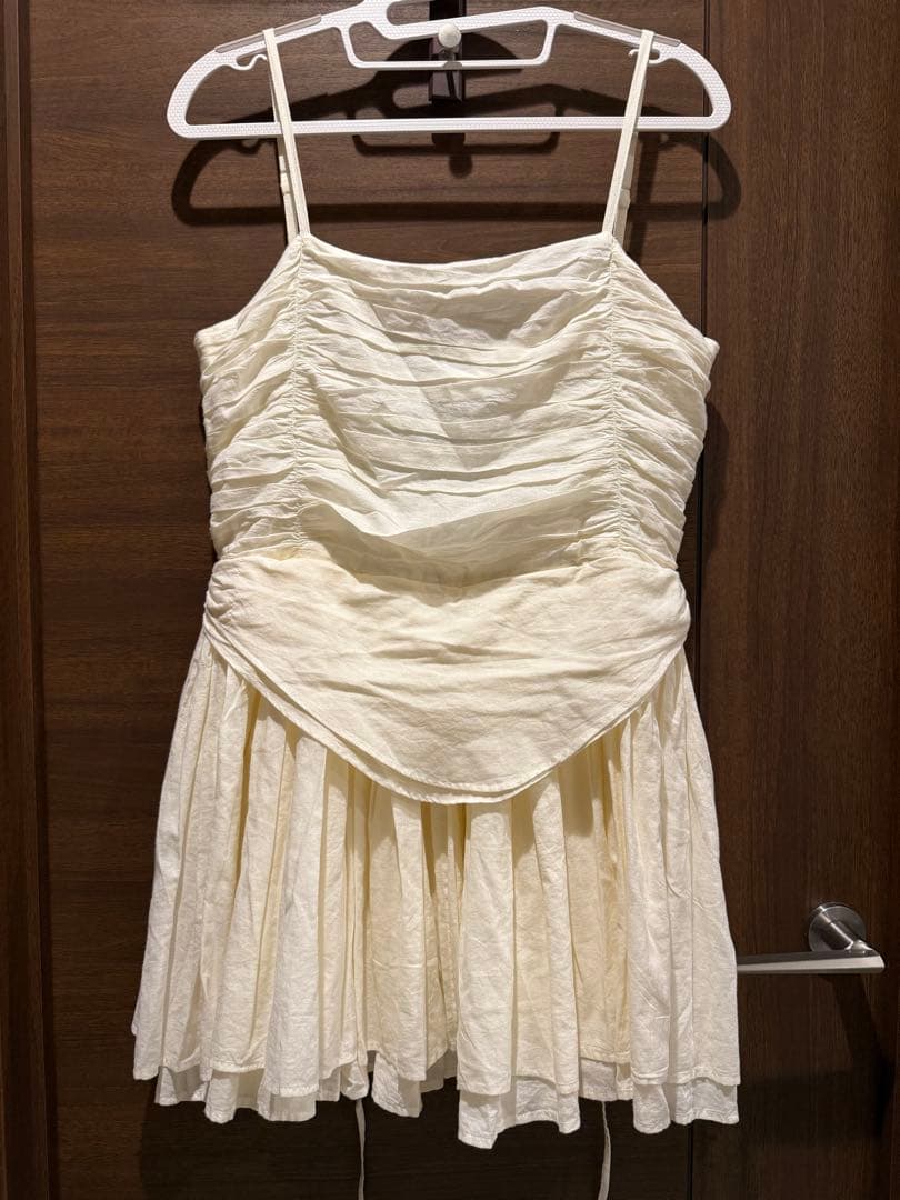 クリンクルクリンクルクリンクル　アイボリー フリル付きキャミソール