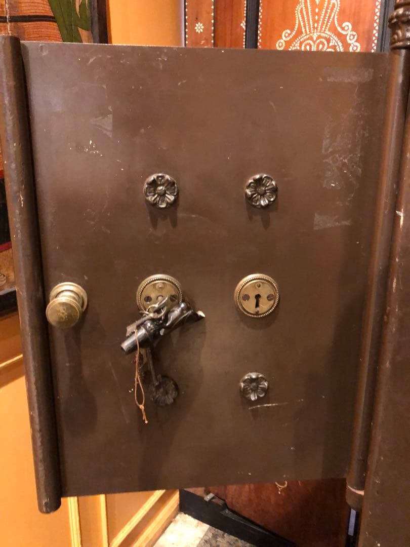 アンティークドイツ製金庫1900年初頭