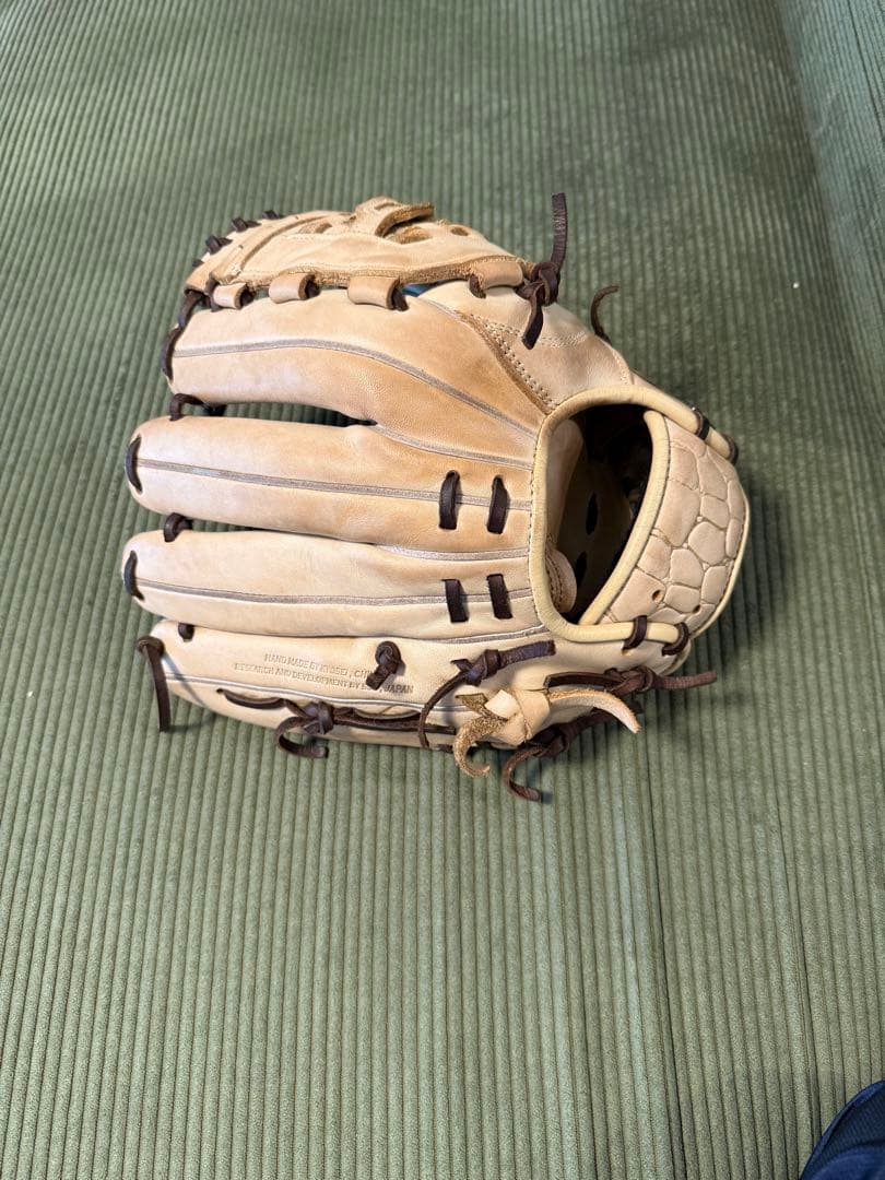 S 軟式グローブ ベージュ 編み込みデザイン