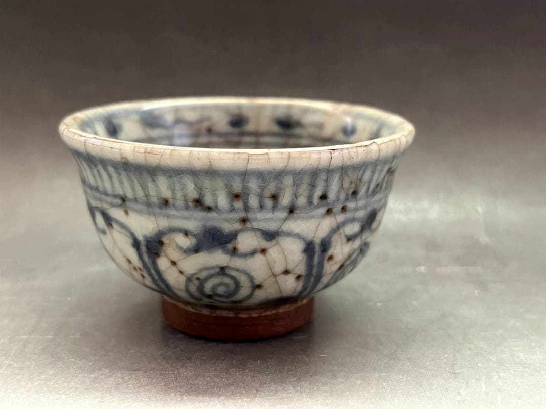 酒杯■コレクター所蔵品 古い染付唐草紋貫入盃（江戸期）古玩 唐物 時代物 骨董■