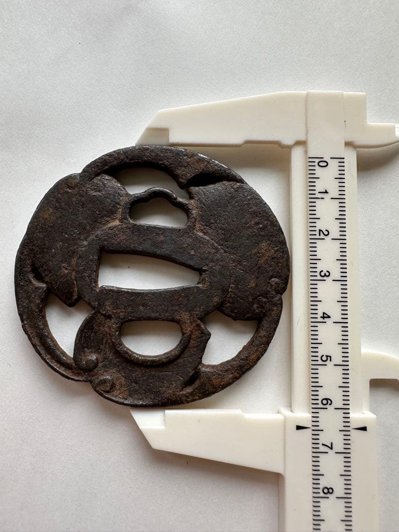 透かし鍔 古鍔 鉄地 鐔　鉄地つば 刀装具 古美術 時代物 葉の図 26A1