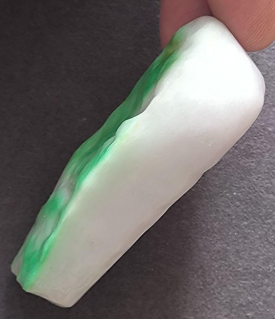 【陽緑】ミャンマー産本翡翠のルース①