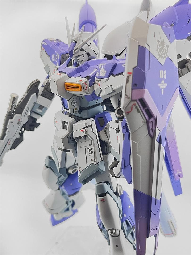 RG Hi-νガンダム　塗装済み完成品