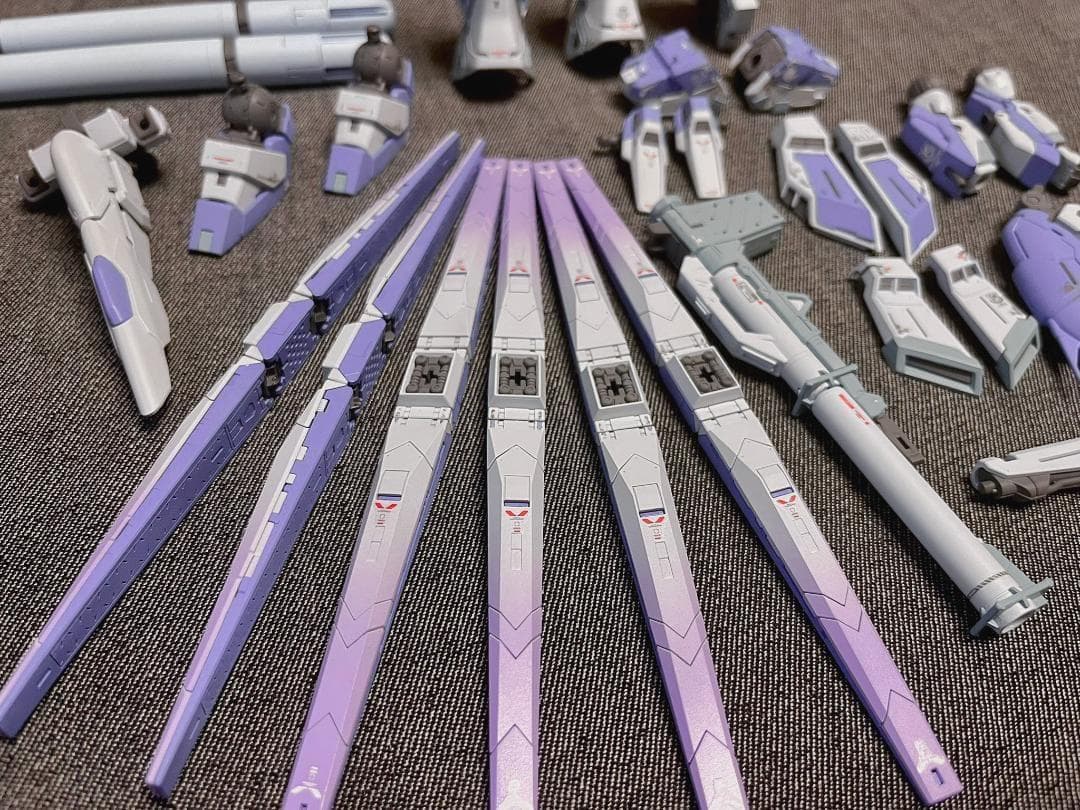 RG Hi-νガンダム　塗装済み完成品