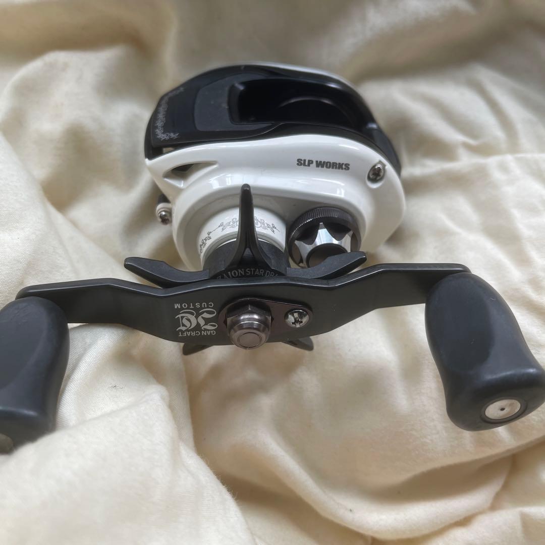 限定レア　ガンクラフトホワイトノイズ　　　　　　　T3 MAGO ベイトリール