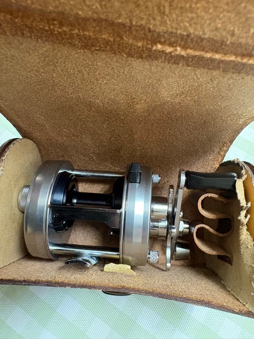 アブガルシア アンバサダー 2500C シルバー + Abu リール ケース